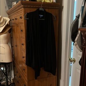 Sleeveless fly away open front cardigan black 1X